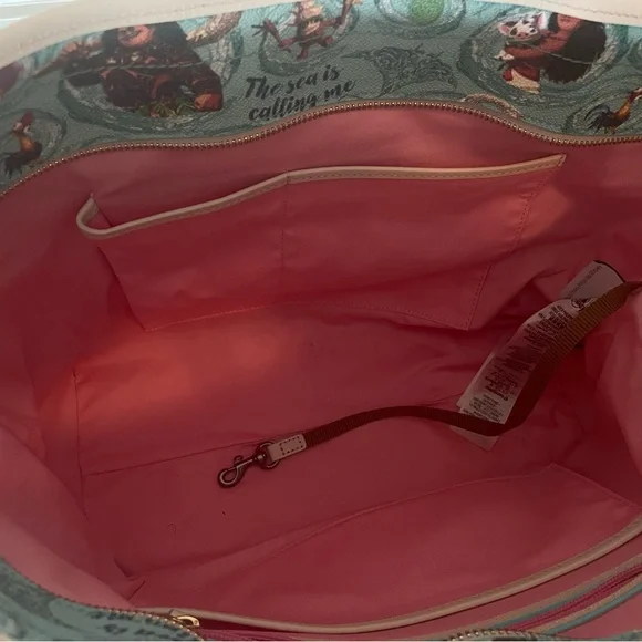 NWOT Disney Dooney Princess Moana Tote - Picture 4 of 4